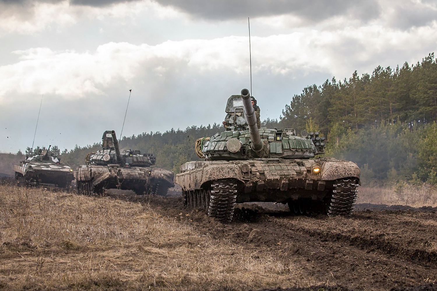 Танки едут. Колонна т-72. Танк т72 на учениях. 255 Межвидовой полигон ЦВО. Танк т-72 на марше..